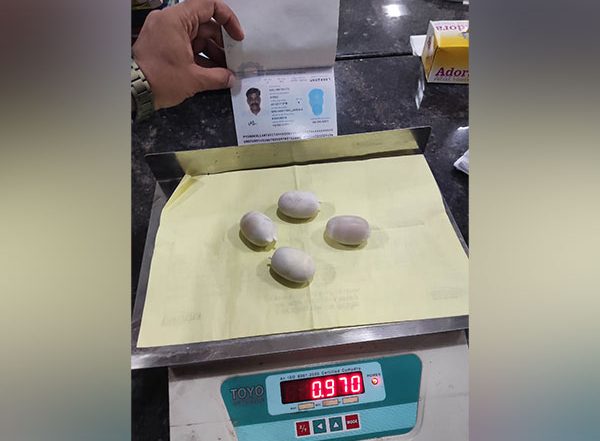 Business News | Calicut Airport: Customs Seized 5.4 Kg Gold from 6 Flyers, Majority Hid Inside Their Body