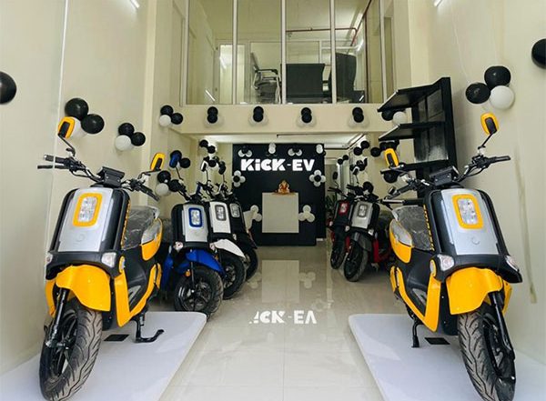 Business News | KICK-EV Has Set Its Sights on Establishing 150 Experience Centers Nationwide by FY23-24, Accompanied by an Unmatched 5-year Warranty Offer