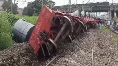 India News | Four Wagons of Goods Train Derail in Maharashtra