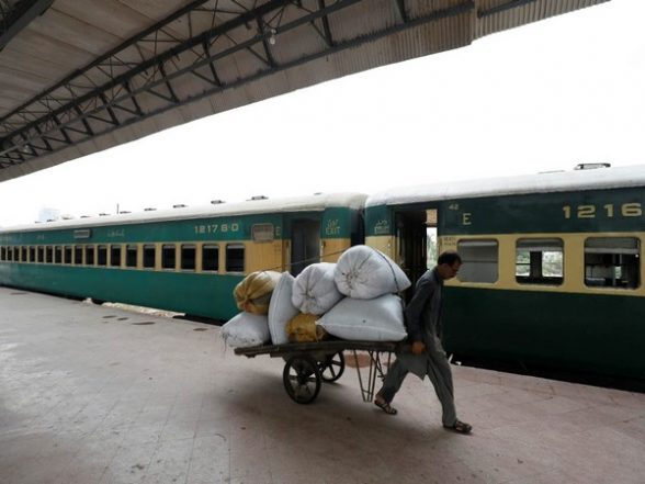 World News | Pakistan: Train Services Temporarily Suspended Between Lahore, Faisalabad After Collapse of Railway Bridge - Vimarsana News