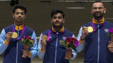 Aishwary Tomar, Akhil Sheoran, Swapnil Kusale Receive Gold Medals, Sing National Anthem After Coming Out on Top in Men's 50m Rifle 3P Team Event at Asian Games 2023 (Watch Video)