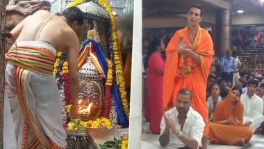 Video of Akshay Kumar Participating in Aarti at Ujjain’s Mahakaleshwar Temple on His Birthday Goes Viral – WATCH