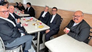 CJI DY Chandrachud Visits Supreme Court Cafeteria to Enjoy Coffee With Colleagues, Interact With Bar Members