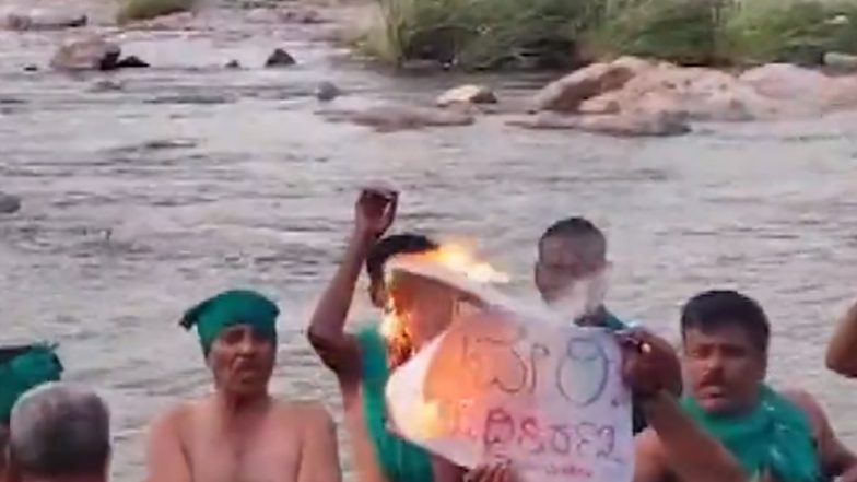 Cauvery River Dispute: Farmers Hold Protest, Raise Slogans in Karnataka's Mandya Against Release of Cauvery River Water to Tamil Nadu (Watch Video)