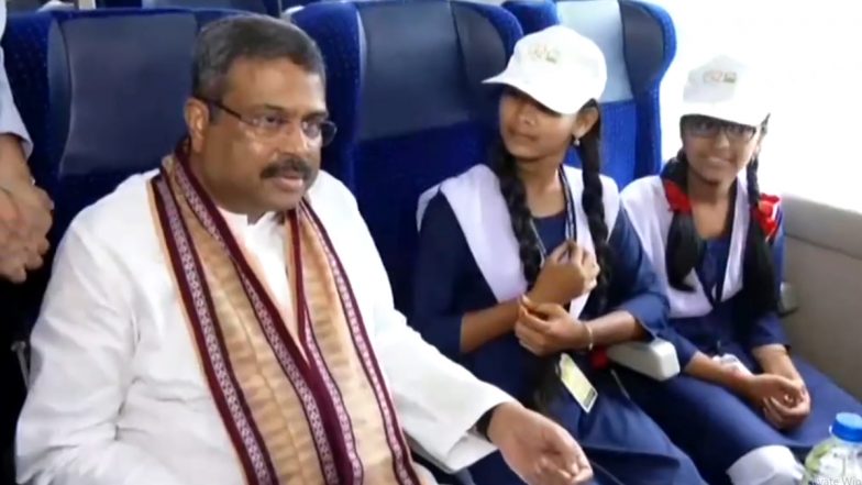 Dharmendra Pradhan Interacts With Students While Travelling From Bhubaneswar to Angul in Odisha's Second Vande Bharat Express Train (Watch Video)