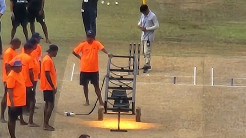 Groundstaff Use Halogen Lights to Dry Up Wet Pitch Area As Rain Delays Start of IND vs PAK Asia Cup 2023 Reserve Day Play at R Premadasa Stadium, Fans React