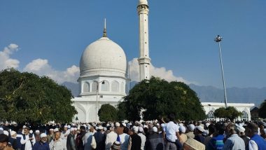 Eid Milad Un Nabi 2023 in Jammu and Kashmir: People Celebrates Prophet Mohammad’s Birthday at Hazratbal Shrine in Srinagar (Watch Videos)