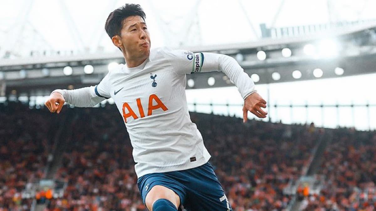 Son's double earns Tottenham 2-2 draw at Arsenal