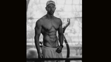 Hrithik Roshan Breaks The Internet as He Shows Off His Ripped and Chiselled Body (View Pic)