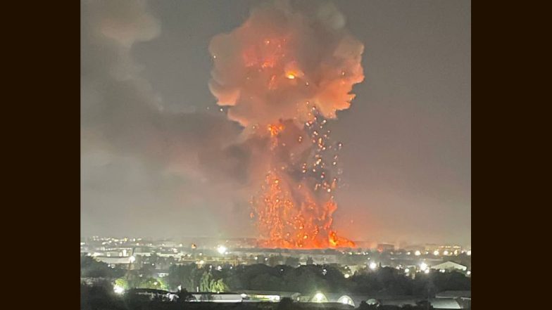 Uzbekistan Blast: Explosion Triggers Massive Fire at Customs Warehouse Near Tashkent Airport, Photos, Videos Show Ball of Fire and Sparks