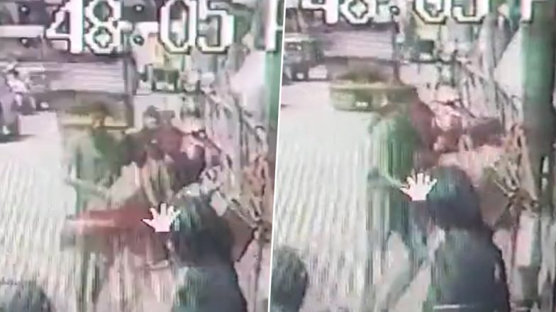 Girl Attacked in Kerala Video: Man Stabs, Injures Minor For Allegedly Refusing Engagement in Kozhikode, Chilling Video Surfaces