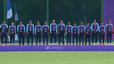 Indian Women's Cricket Team Gold Medal Ceremony Video: Watch Women in Blue Receive Medals, Sing National Anthem After Beating Sri Lanka in Asian Games 2023 Final