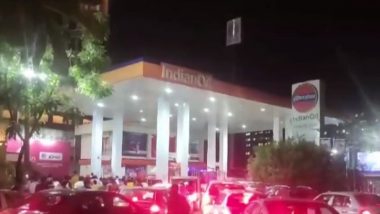 Rajasthan Petrol Pump Strike Video: People Queue Up at Petrol Pumps in Jaipur Ahead of Two-Day Statewide Strike Against High VAT on Fuel, Viral Clip Surfaces