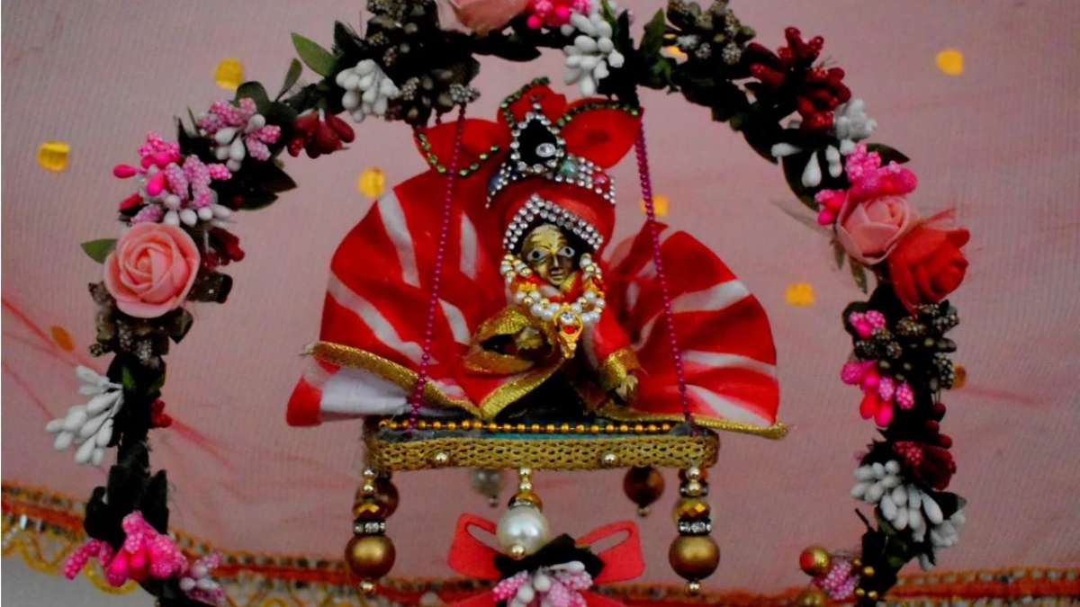 Thakur ji jhula Luxury Wooden Handcrafted jhula For kanha ji/thakur ji/ladu  gopal ji with flowers decoration janmashtami special