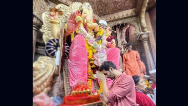 Ganesh Chaturthi 2023: Kartik Aaryan Visits Lalbaugcha Raja! See Pics of Chandu Champion Actor Offering Prayers to Lord Ganesha