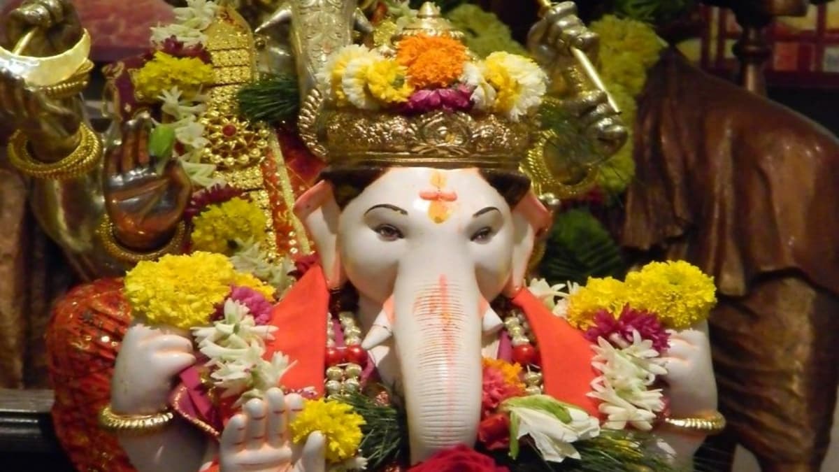 Manache Ganpati Of Lord Ganesha Who Is Considered To Be…, 60% OFF