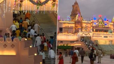 Janmashtami 2023: Devotees Throng Krishna Janmabhoomi Temple in Mathura on Occasion of Krishna Janmashtami (Watch Video)