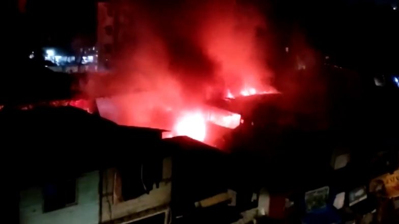 Mumbai Fire: Massive Blaze Erupts at Qureshi Nagar Slum in Kurla East, Fire Tenders Present at Spot (Watch Video)