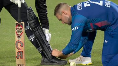 Liam Livingstone Ties Lockie Ferguson’s Shoelaces During England vs New Zealand 3rd ODI 2023, Video Goes Viral