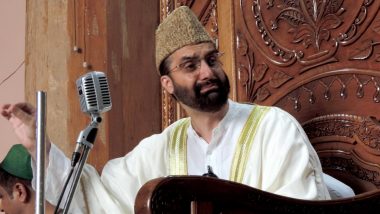 Jammu and Kashmir Separatist Leader Mirwaiz Umar Farooq Released After 4 Years of House Arrest, Cries During Friday Sermon at Jamia Masjid (Watch Video)