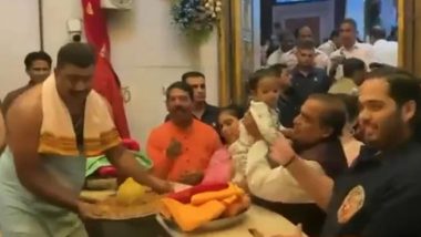 Mukesh Ambani and His Family Offer Prayers At Mumbai's Siddhivinayak Temple