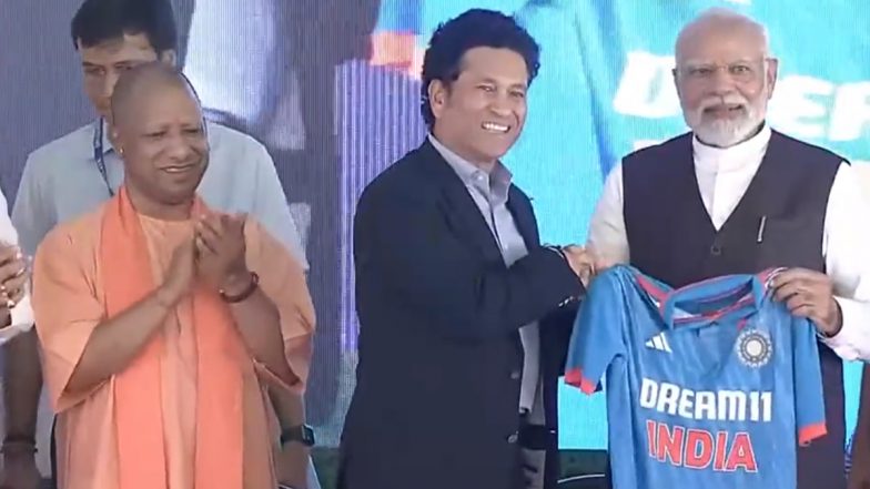 PM Narendra Modi Lays Foundation Stone for International Cricket Stadium in Varanasi, Sachin Tendulkar Presents Him With Indian Team Jersey (Watch Videos)