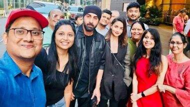 Ranbir Kapoor and Alia Bhatt Pose for Selfie with Fans As They Vacay in New York (View Pic)