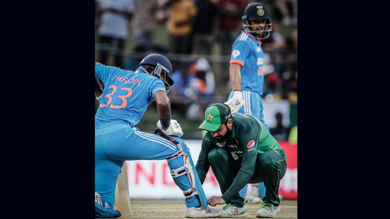 Shadab Khan Ties Hardik Pandya’s Shoelaces, 'Spirit of Cricket' Moment During IND vs PAK Asia Cup 2023 Goes Viral! (See Pic)