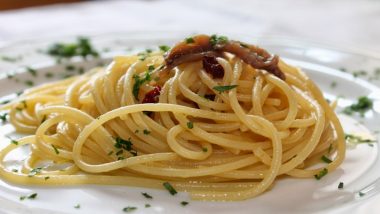 National Cooking Day 2023: Delicious Spaghetti Aglio e Olio Recipe for Beginners To Try and Celebrate the Day