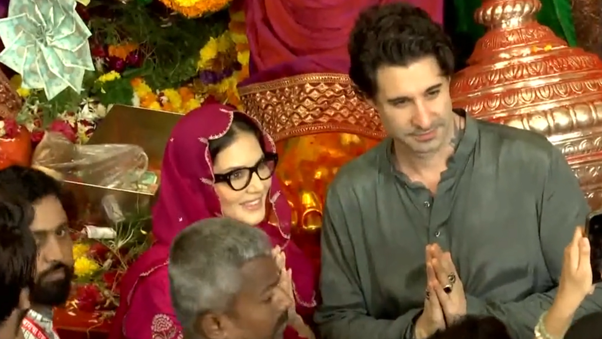 Sunny Leone and Husband Daniel Weber Seek Blessings from Lord Ganpati at Mumbais Lalbaugcha Raja (Watch Video) 🎥 LatestLY image