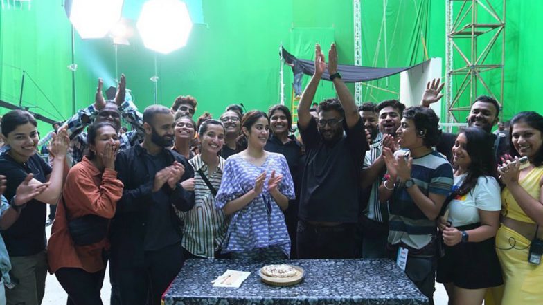 Ulajh: Janhvi Kapoor Wraps Shoot of Upcoming Film Co-starring Gulshan Devaiah and Roshan Mathew; Actress Shares Pics and Expresses Gratitude on Insta