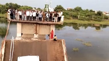 Gujarat Bridge Collapse Video: Four Injured As Portion of Old Bridge on Bhogavo River Collapses in Surendranagar District