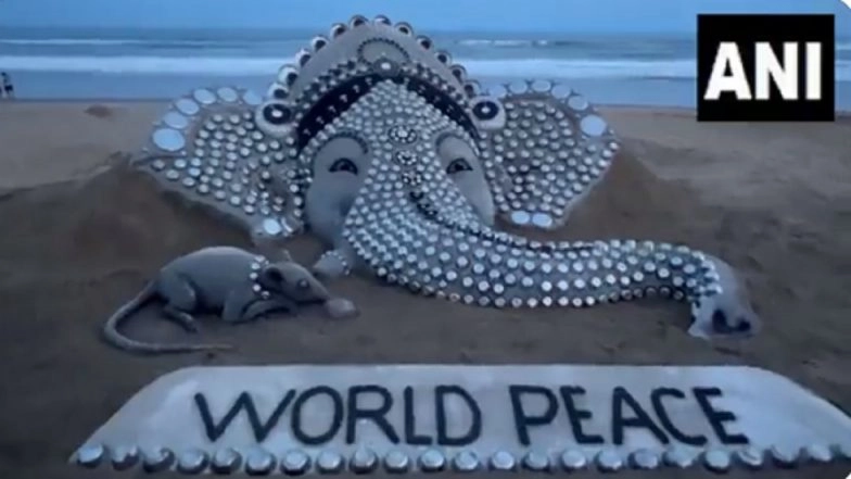 Ganesh Chaturthi 2023 Sand Art: Sand Artist Sudarsan Pattnaik Sculpts Lord Ganesha With Message of ‘World Peace’ at Puri Beach (Watch Video)