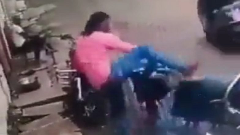 Snake Attack in Madhya Pradesh: Man Dies After Being Bitten by Cobra on Moving Bike in Indore (Watch Video)