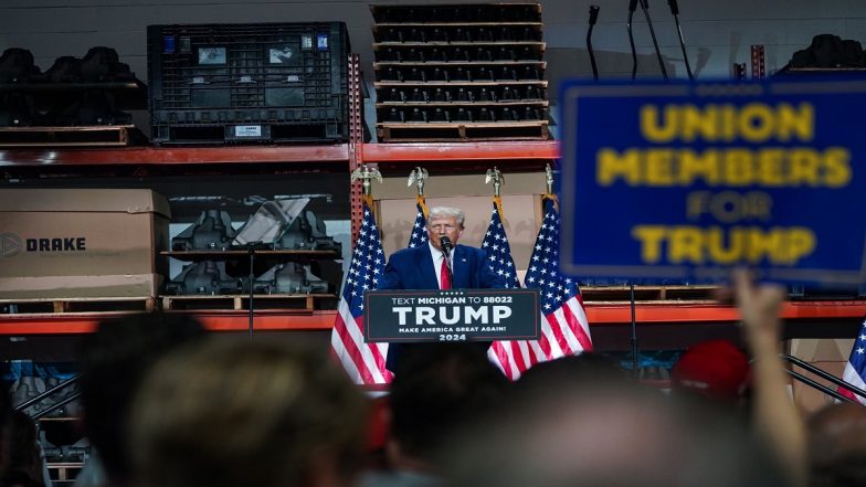 US: Donald Trump Rails Against Electric Cars in Michigan While His GOP Challengers Debate in California (Watch Video)