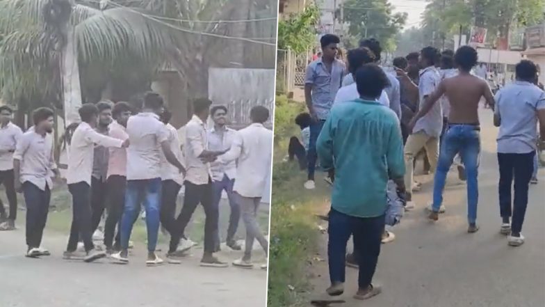 Andhra Pradesh Brawl Video: Fierce Fight Breaks Out Between Group of Students on Road in Konaseema