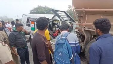 Karnataka Road Accident Videos: 12 From Andhra Pradesh Dead After SUV Rams Into Parked Truck on Bengaluru-Hyderabad Highway; Low Visibility Led to Tragedy, Say Cops
