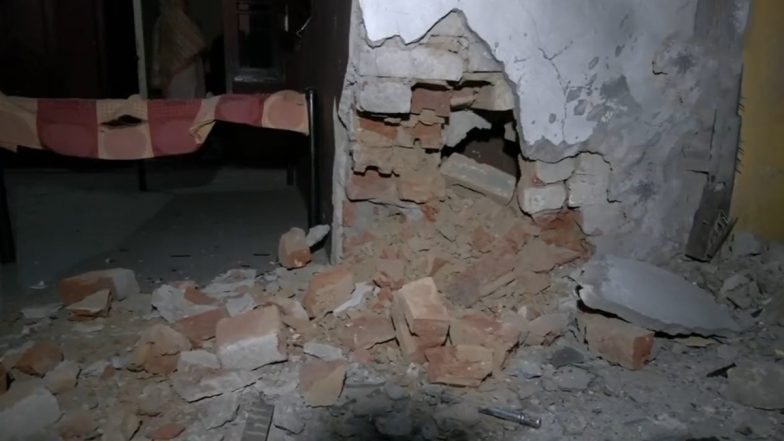 Jammu and Kashmir: ‘Explosion’ Heard After Unprovoked Firing on BSF Posts by Pakistan Rangers in RS Pura Sector (Watch Video)