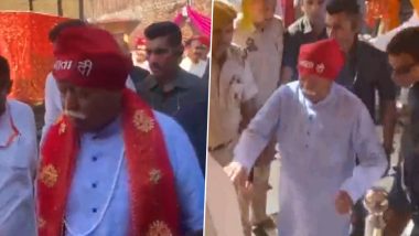 Navratri 2023: RSS Chief Mohan Bahgwat Offers Prayers at Bawe Wali Temple in Jammu on First Day of Navratri (Watch Video)