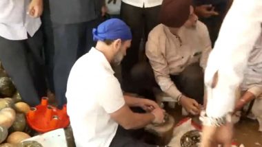 Rahul Gandhi Offers 'Sewa' by Peeling Vegetables and Washing Utensils at Community Kitchen of Golden Temple in Amritsar (Watch Video)
