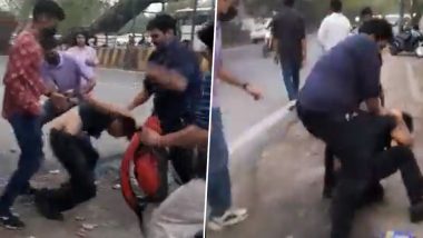 Amity University Students Fight Video: Youth Brutally Thrashed in Noida for Slapping Girl Over WhatsApp Chats, Clips of Ugly Brawl Go Viral