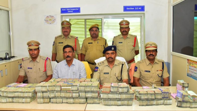 Telangana: Karimnagar Police Seize Rs 2.36 Crore Unaccounted Cash During Election Code Vehicle Check (See Pic and Videos)