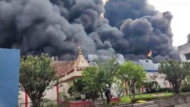 Howrah Fire: Massive Blaze Erupts at Godown in Bhagabatipur, 11 Engines Working To Douse It (Watch Video)