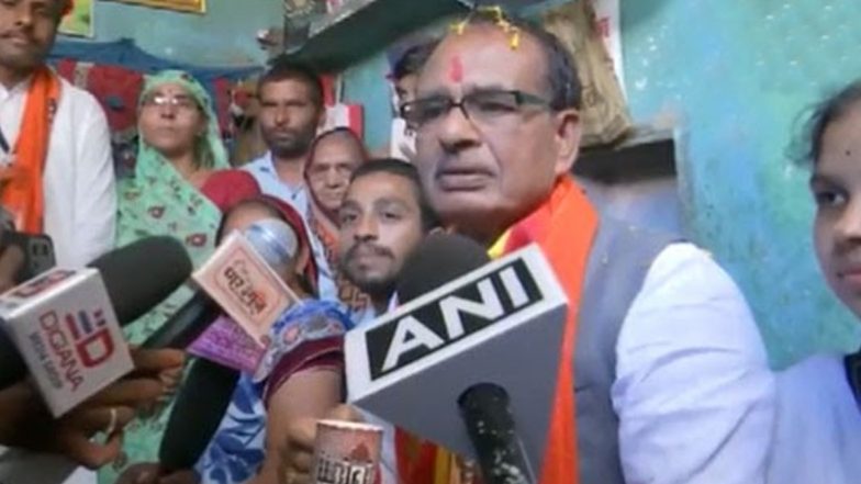 Madhya Pradesh CM Shivraj Singh Chouhan Visits House of Girl Who Benefitted From Scooty Scheme on Her Invitation in Dhar, Sips Tea (Watch Video) - Vimarsana News