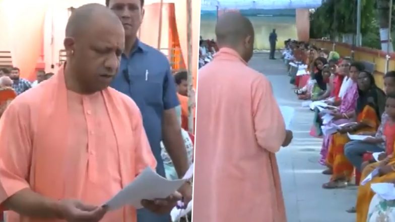 Uttar Pradesh CM Yogi Adityanath Holds 'Janta Darshan' at Gorakhpur's Gorakhnath Temple (Watch Video)