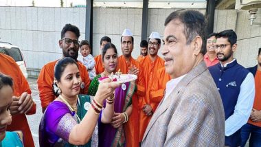 World News | Union Minister Nitin Gadkari Welcomed in Traditional 'Maharashtrian Way' in Prague 