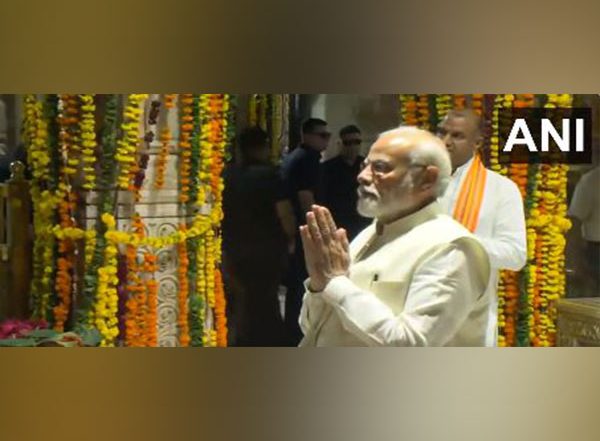 India News | Rajasthan: PM Modi Offers Prayers at Sanwaliya Seth Temple in Chittorgarh