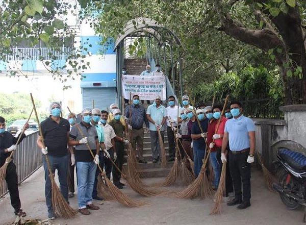 Business News | NSIC Conducts Shraam Daan Activity in Public Places