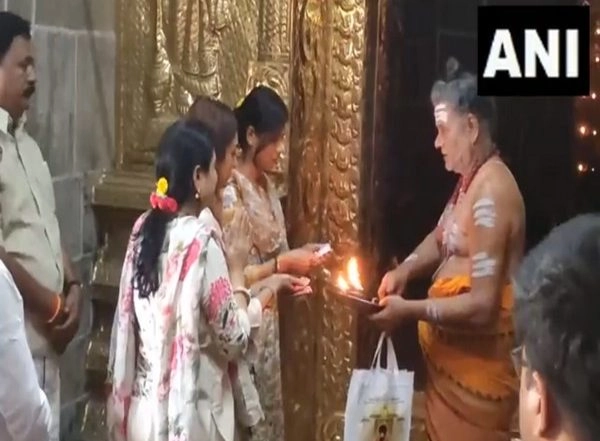 India News | Tamil Nadu CM's Daughter Senthamarai Stalin Offers Prayers at Sattainathar Temple in Sirkazhi