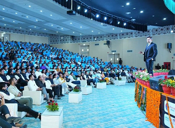 Business News | Sonu Sharma Ignites Dreams at 'Dream to Reality' Celestial Gathering Hosted by Rotary Royals and Uprise Bikaner